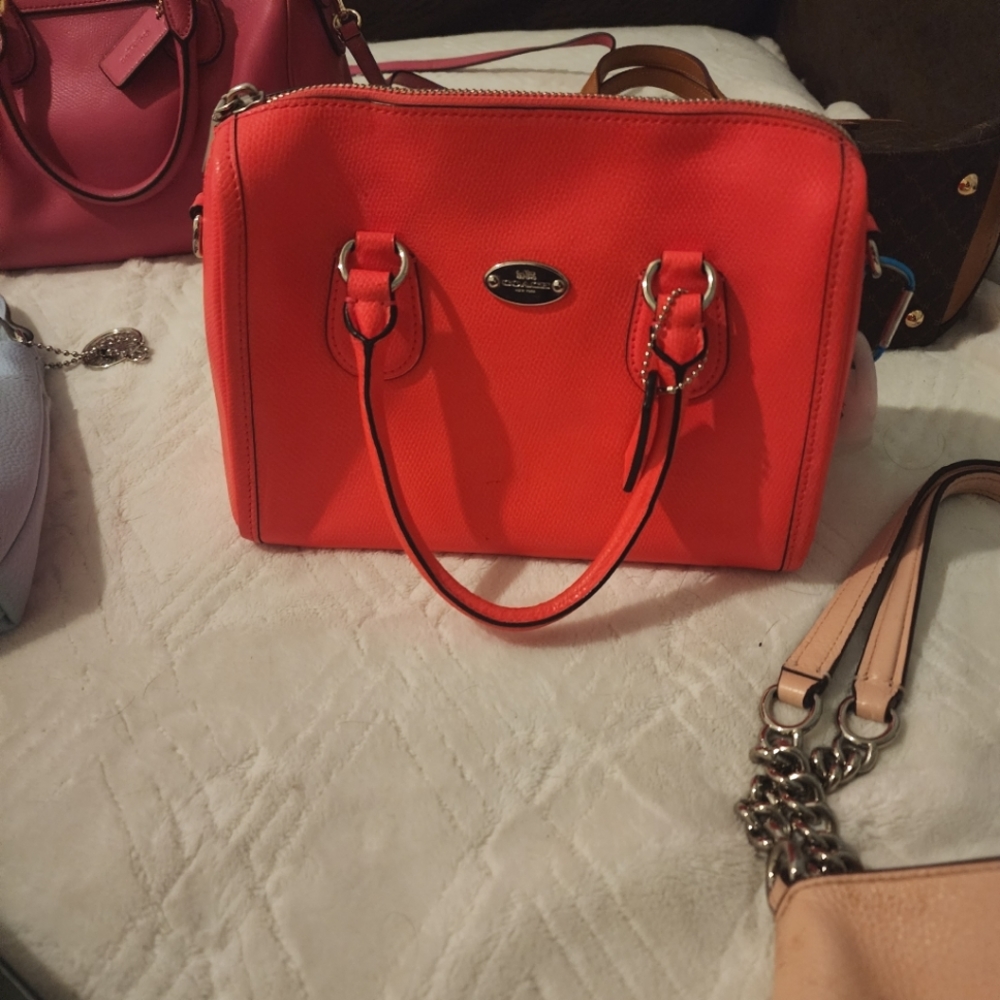 medium hot pink Barbie purse